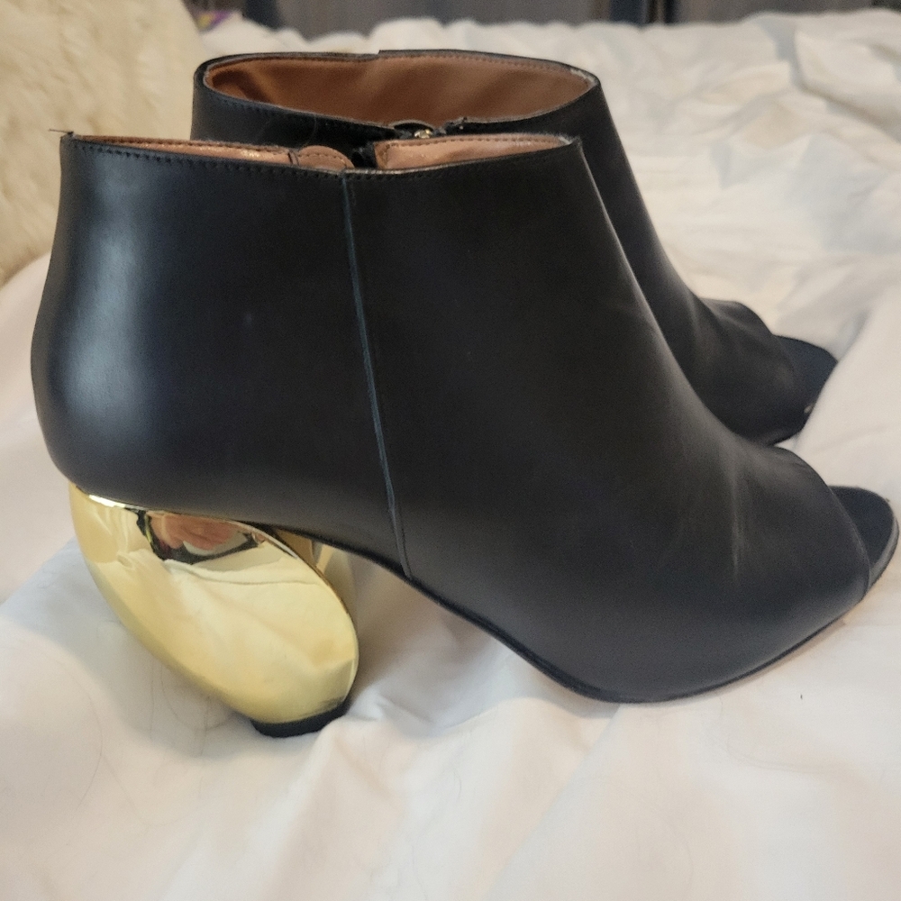 Elegant Black Ankle Boots with Gold Heel Bcbg Maz Azria